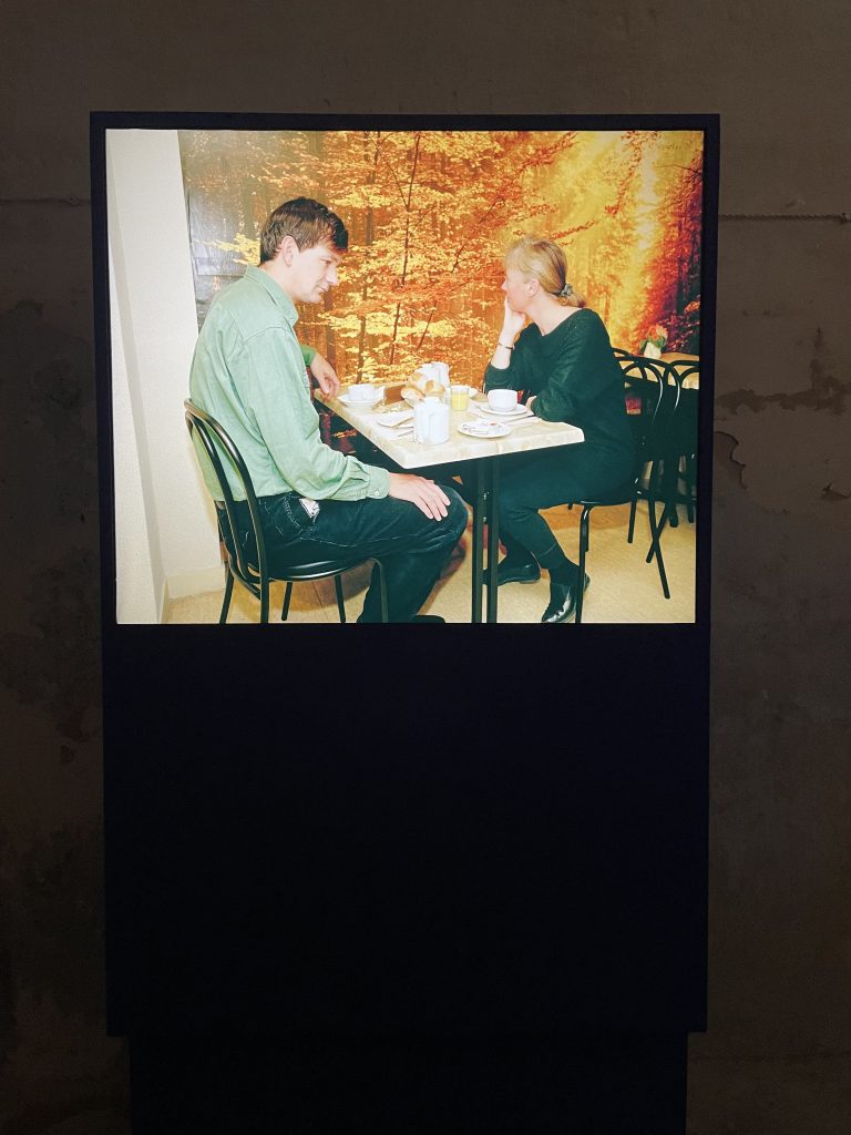 Martin Parr e sua moglie ripresi nella serie "Bored Couples"
