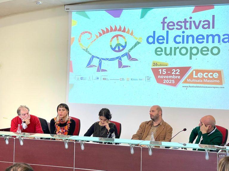 ennio cillo e gli attivisti del comitato "Custodi del Bosco dell'Arneo" durante la conferenza stampa di presentazione del documentario