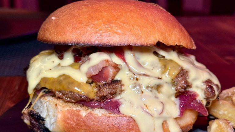 Pastrami e burger in stile americano nel cuore del Salento: ecco dove provarli